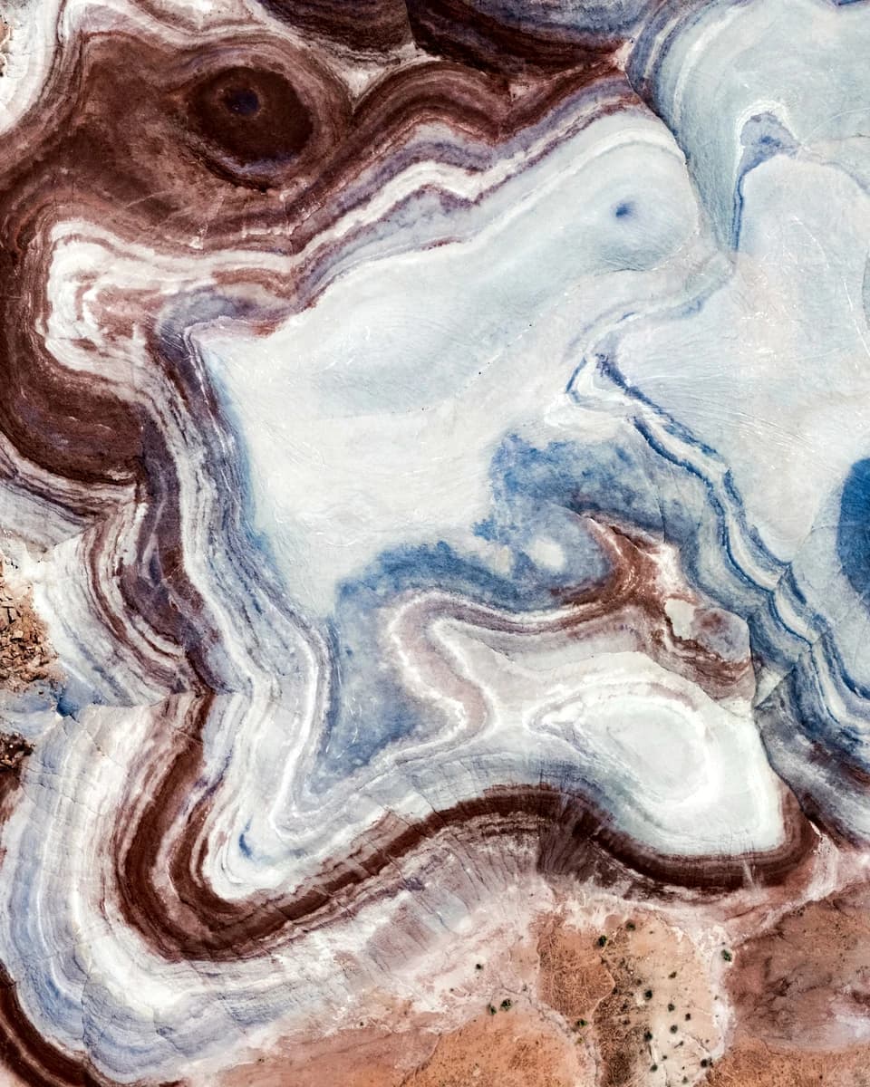 Ineinandergreifende mineralische Schichten